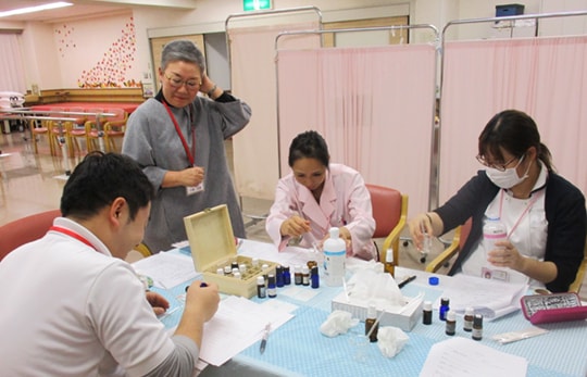 職員向けのアロマワークショップ開催