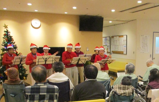 瀬谷ふたつ橋病院のクリスマス・ウクレレコンサート