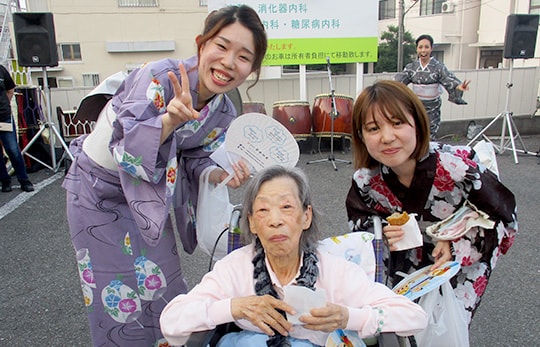 瀬谷ふたつ橋病院　夏祭り