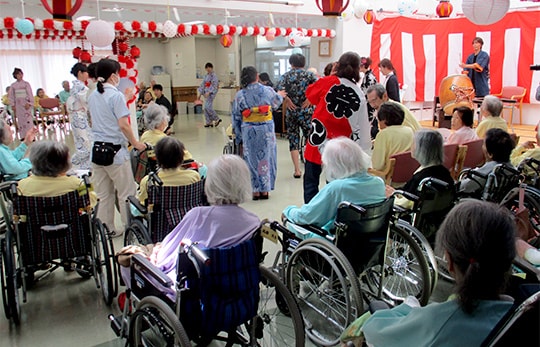 はなもも苑盆踊り大会のご報告」
