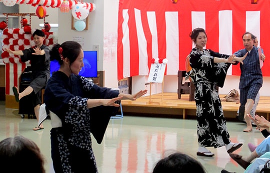 はなもも苑盆踊り大会のご報告」