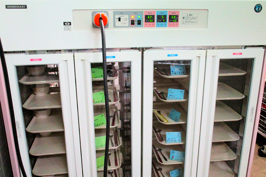 温冷配膳車を導入しました