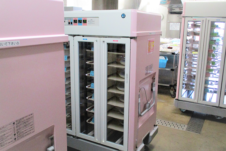 温冷配膳車を導入しました